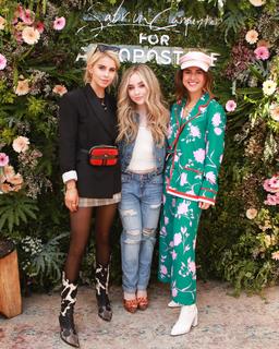 Sabrina Carpenter feet photo thumbnail
