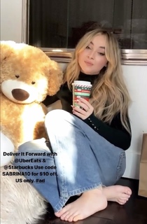 Sabrina Carpenter feet photo thumbnail