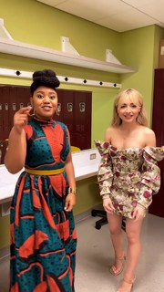 Sabrina Carpenter feet photo thumbnail