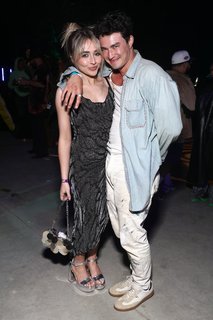 Sabrina Carpenter feet photo thumbnail