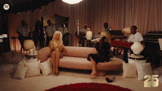 Sabrina Carpenter feet photo thumbnail