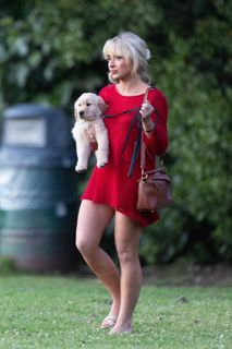 Sabrina Carpenter feet photo thumbnail
