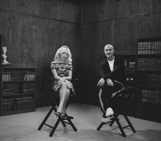 Sabrina Carpenter feet photo thumbnail