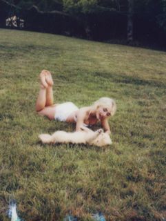 Sabrina Carpenter feet photo thumbnail