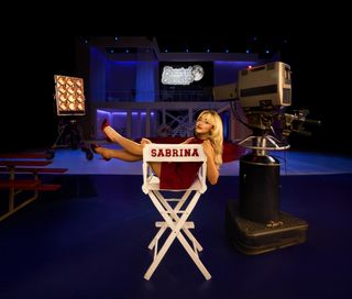 Sabrina Carpenter feet photo thumbnail