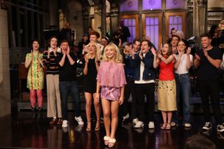 Sabrina Carpenter feet photo thumbnail