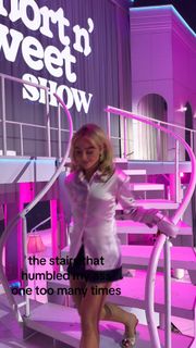 Sabrina Carpenter feet photo 16