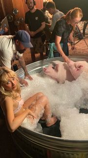 Sabrina Carpenter feet photo 9