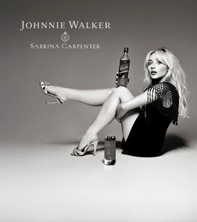 Sabrina Carpenter feet photo 7