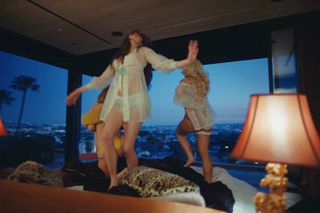 Sabrina Carpenter feet photo 17
