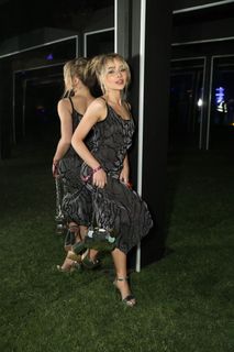 Sabrina Carpenter feet photo 3