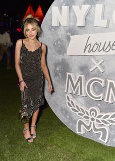 Sabrina Carpenter feet photo 2