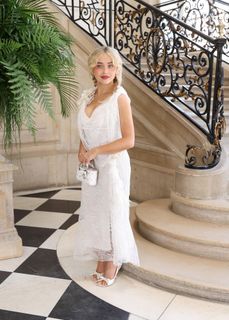 Sabrina Carpenter feet photo 8