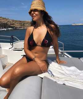 Sabrina Ferilli feet photo thumbnail