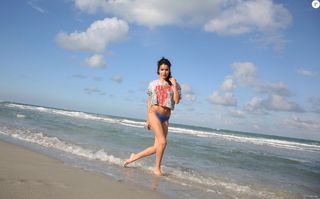Sabrina Ouazani feet photo 15