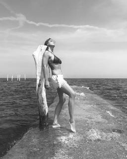 Sabrina Salerno feet photo thumbnail