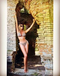 Sabrina Salerno feet photo thumbnail