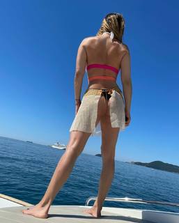 Sabrina Salerno feet photo thumbnail