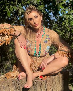 Sabrina Salerno feet photo thumbnail