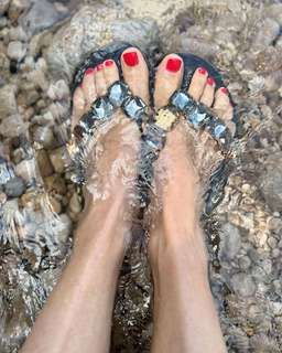 Sabrina Salerno feet photo thumbnail