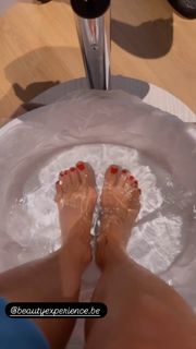 Sabrina Salerno feet photo thumbnail