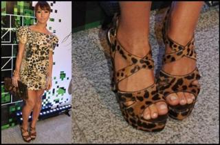 Sabrina Sato feet photo thumbnail