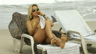 Sabrina Sato feet photo thumbnail