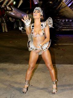 Sabrina Sato feet photo thumbnail