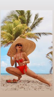 Sabrina Sato feet photo thumbnail