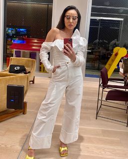 Sabrina Sato feet photo thumbnail