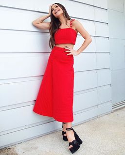 Sabrina Sato feet photo thumbnail