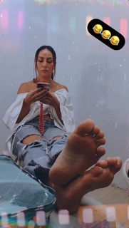 Sabrina Sato feet photo thumbnail