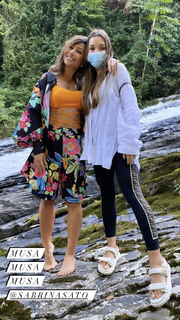 Sabrina Sato feet photo thumbnail