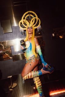 Sabrina Sato feet photo thumbnail