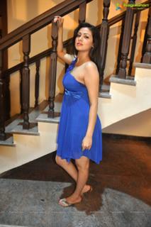 Sada feet photo thumbnail