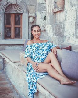 Sadaf Taherian feet photo thumbnail