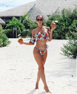 Sadaf Taherian feet photo thumbnail