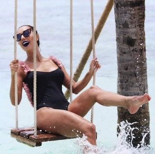 Sadaf Taherian feet photo thumbnail