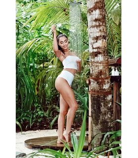 Sadaf Taherian feet photo thumbnail