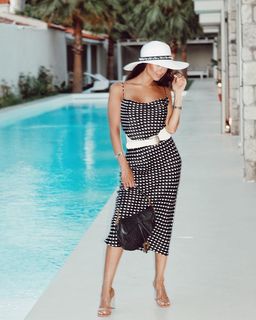 Sadaf Taherian feet photo thumbnail