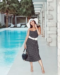 Sadaf Taherian feet photo thumbnail