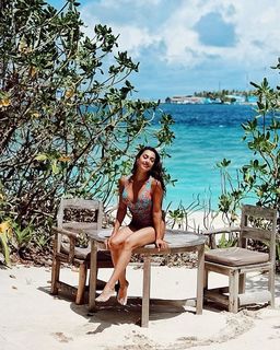 Sadaf Taherian feet photo thumbnail