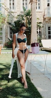 Sadaf Taherian feet photo thumbnail