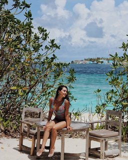 Sadaf Taherian feet photo thumbnail