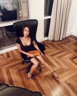 Sadaf Taherian feet photo thumbnail