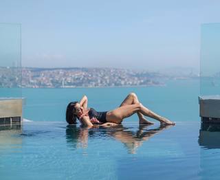 Sadaf Taherian feet photo thumbnail