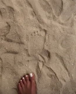 Sadaf Taherian feet photo thumbnail