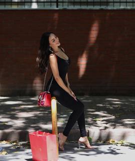 Sadaf Taherian feet photo thumbnail