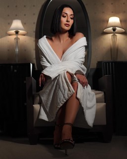 Sadaf Taherian feet photo thumbnail