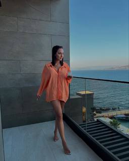 Sadaf Taherian feet photo thumbnail